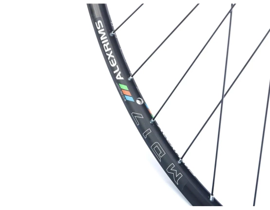 Koło rowerowe o rozmiarze 28" obręcz czarna 32 szprychy piasta Shimano TX505  hamulec tarczowy szybkozamykacz