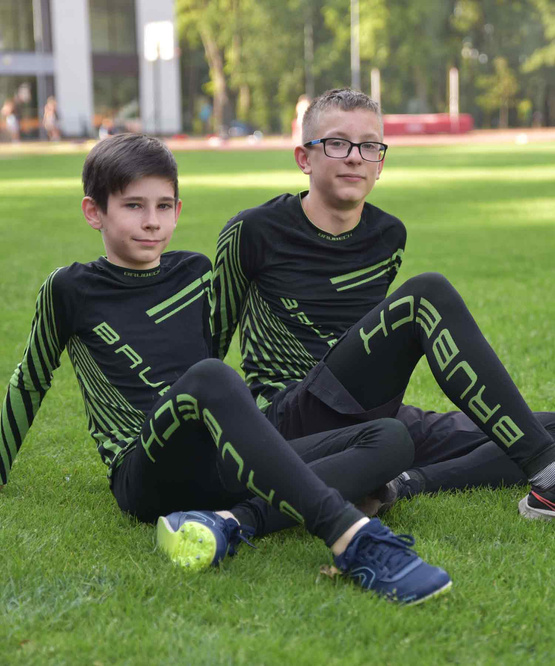 Komplet bielizny piłkarskiej KP1028J z czapką DRY Junior czarny/neonowy roz. 140/146